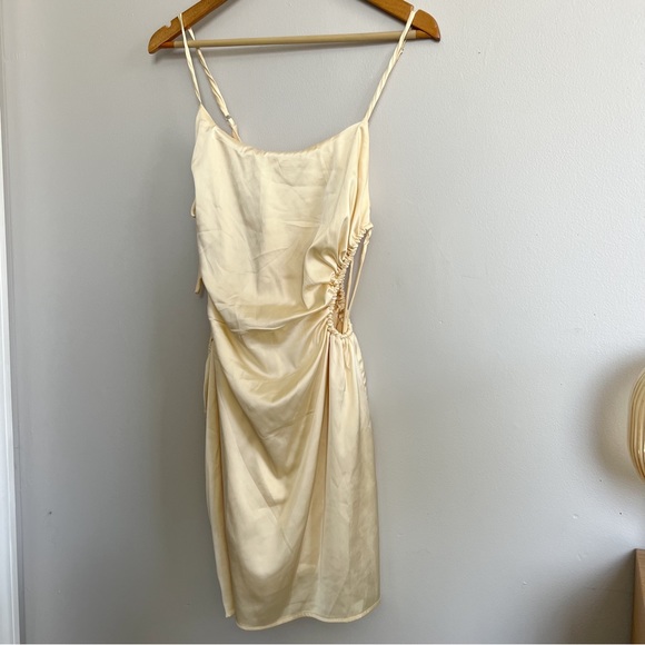 Free People Dresses & Skirts - ❤️‍🔥SATIN CUT OUT MINI DRESS